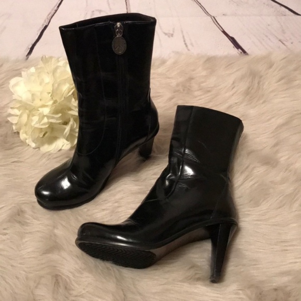 Donald J Pliner Black Genuine Leather Boots